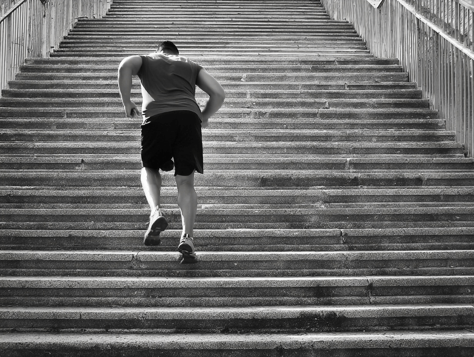 Why Your Body Struggles on Stairs Some Days: A Heart–Lung Timing Problem Why Your Body Struggles on Stairs Some Days: A Heart–Lung Timing Problem