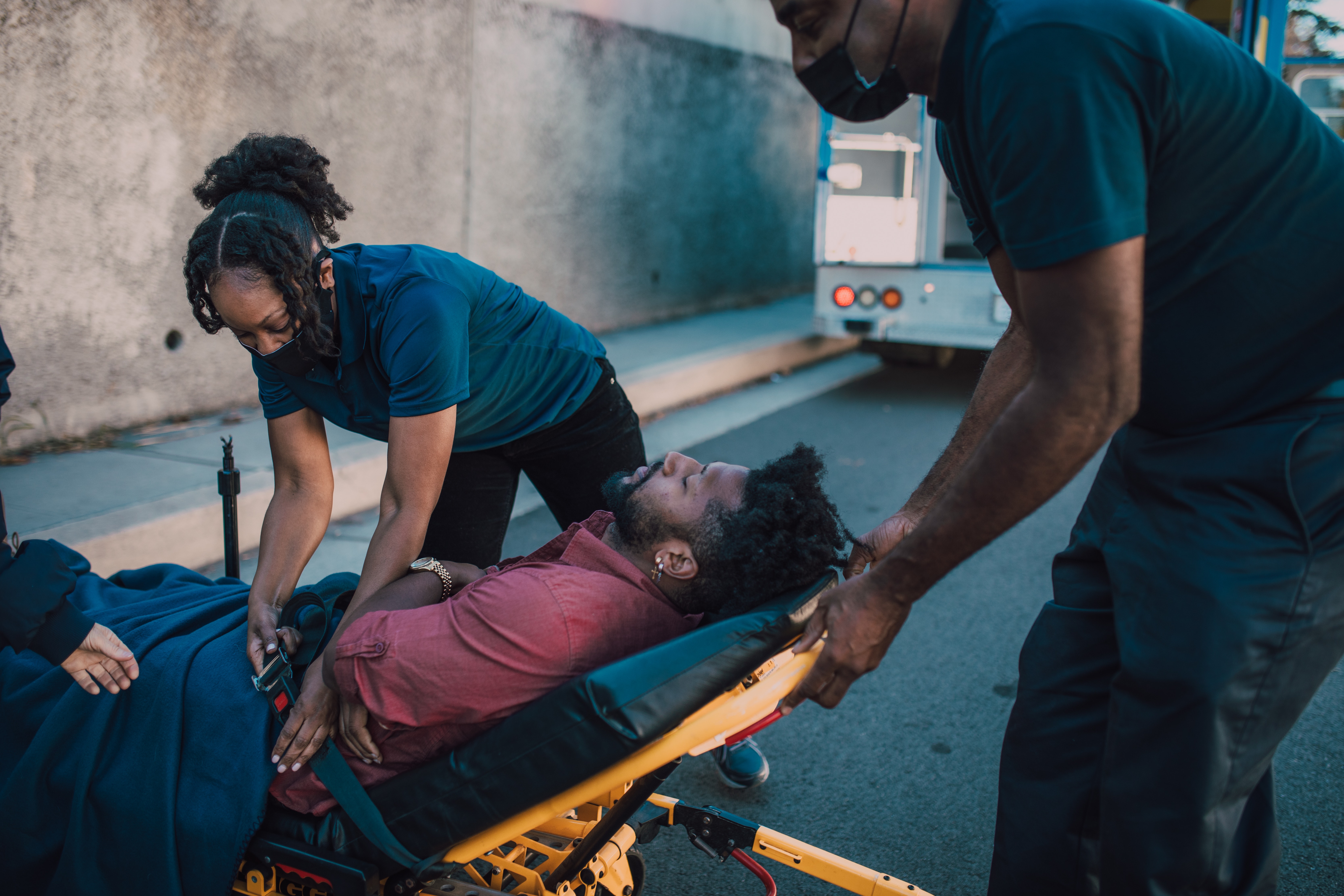 Heart Attack Warning Signs and How to Help Someone in This Situation Heart Attack Warning Signs and How to Help Someone in This Situation